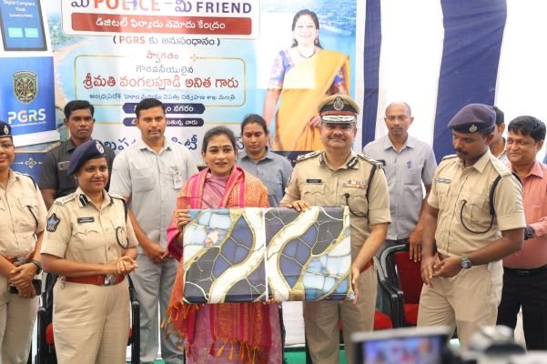 ప్రయాణికులకు మరింత చేరువగా పోలీస్ సేవలు