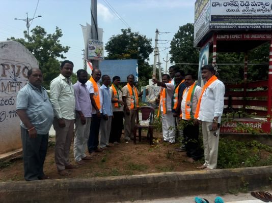 శాతవాహన యూనివర్సిటీ వద్ద ఘనంగా చాకలి ఐలమ్మ జయంతి