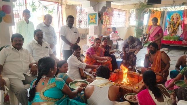 ప్రతి ఒక్కరూ ఆధ్యాత్మిక చింతన కలిగి ఉండాలి. హోమ కార్యక్రమంలో పాల్గొన్న చైర్మన్ దంపతులు.