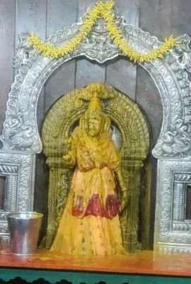 పౌర్ణమి పురిష్కరించుకుని  వాసవిఅమ్మ వారికి ప్రత్యేక పూజలు.