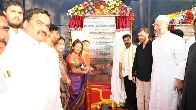 హైదరాబాద్‌లో మన్మోహన్ సింగ్ విగ్రహావిష్కరణ
