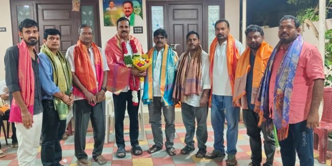  వైయస్సార్సీపి కార్యాలయంలో పదవుల పండుగ 