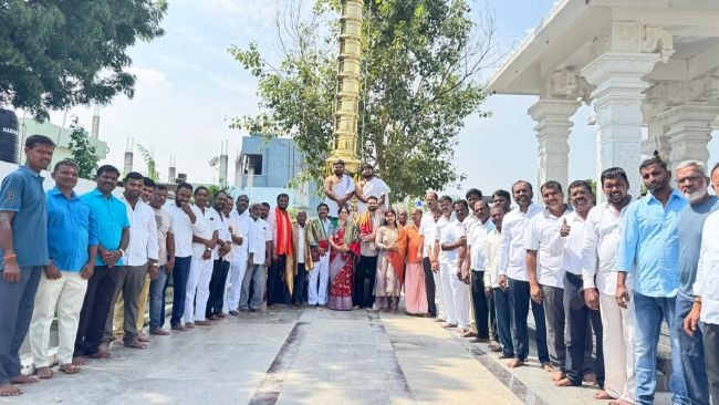 దాతల భక్తితో.. సీతారామాలయానికి సువర్ణ వైభవం
