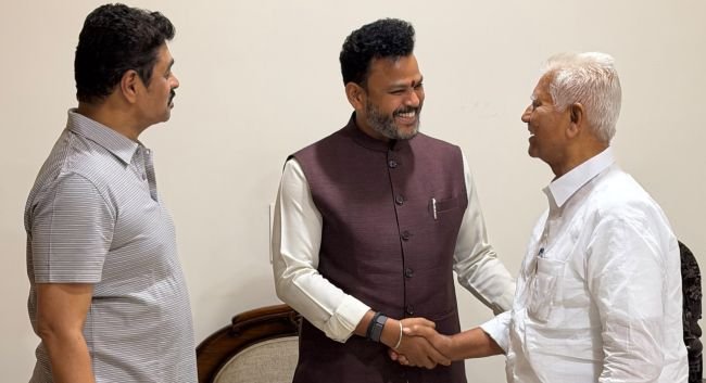 ప్రొద్దుటూరు అభివృద్ధికి కేంద్ర మంత్రులకు ఎమ్మెల్యే వరదరాజులరెడ్డి వినతి