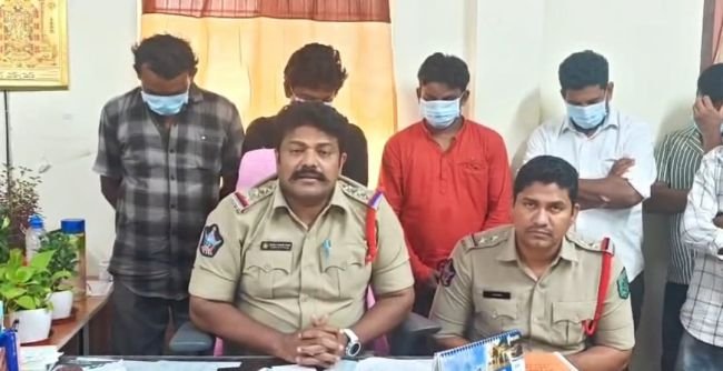 భీమిలి పోలీస్ స్టేషన్ పరిధిలో మహా దారుణం..!