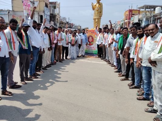 దొరల అణచివేతలను ఎదురించి నిలిచిన వీరనారి చాకలి ఐలమ్మ