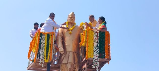 ఘనంగా కొండ లక్ష్మణ్ బాపూజీ జయంతి