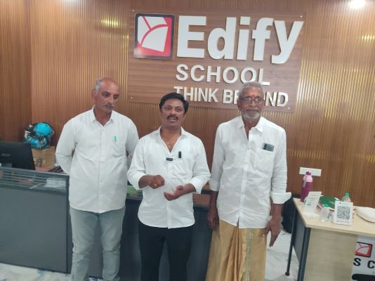 ఎడిఫై స్కూల్‌లో వైఆర్ఆర్ క్రికెట్ అరేనా ప్రారంభం