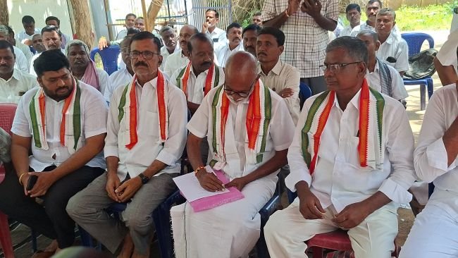 ఈసీ నిర్ణయాలకు వ్యతిరేకంగా మడకశిరలో కాంగ్రెస్ నిరసన
