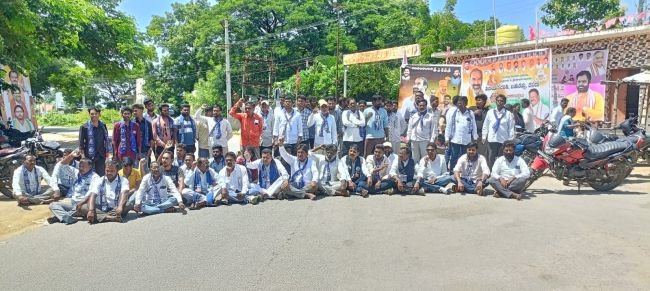 అంబేద్కర్‌పై అనుచిత వ్యాఖ్యలు చేశారంటూ కాంగ్రెస్ నాయకుడిపై ఆరోపణలు