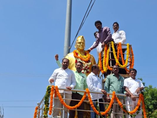 కొండా లక్ష్మణ్ బాపూజీ ని తెలంగాణ జాతిపితగా ప్రకటించాలి