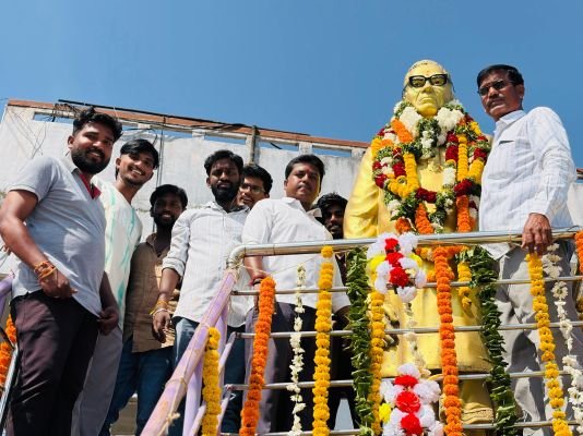బాపూజీ ఆశయాలు స్ఫూర్తిదాయకం:మల్లేష్ యాదవ్ 