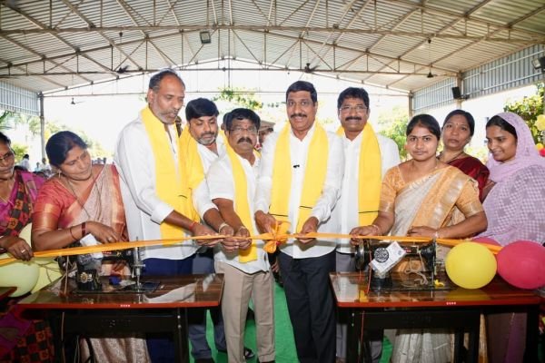 స్వశక్తితో ఎదగాలి.. మహిళలకు అండగా నిలవాలి