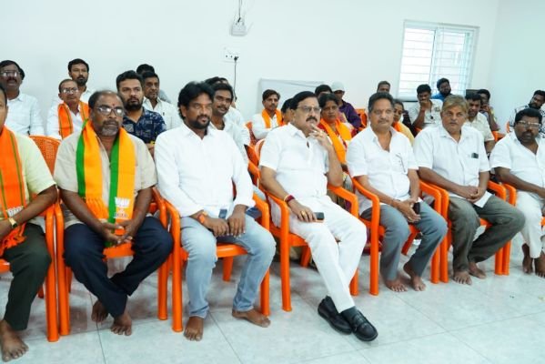 మోదీ ‘మన్ కీ బాత్’ వీక్షించిన శ్రీనివాస వర్మ