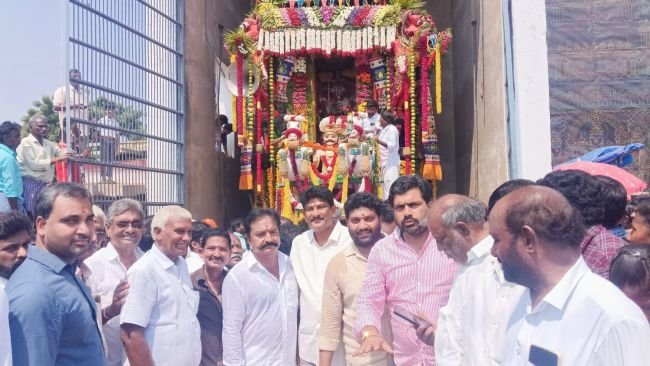 మల్లాంలో కన్నులపండువగా శ్రీ సుబ్రహ్మణ్యేశ్వర స్వామి రథోత్సవం