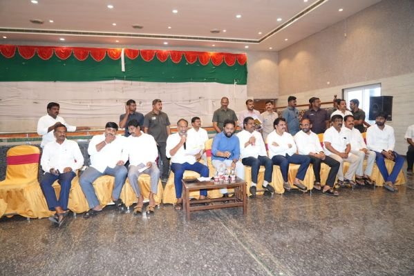 పల్లెల అభివృద్ధే లక్ష్యం.. ప్రతి గ్రామానికీ ప్రగతి ఫలాలు