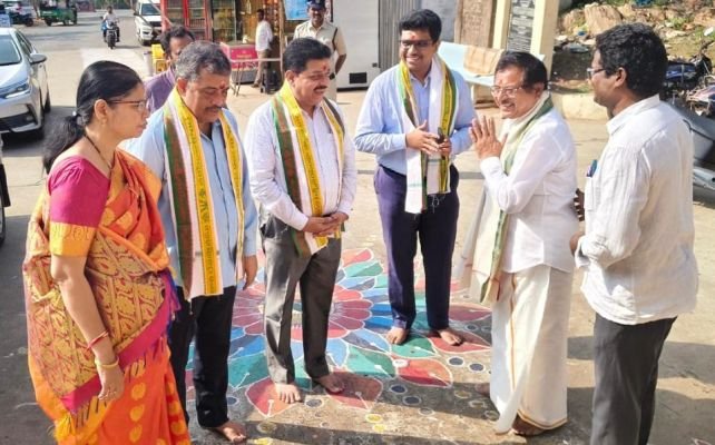 వేదగిరి లక్ష్మీనరసింహస్వామి ని దర్శించుకున్న న్యాయమూర్తి జస్టిస్ యస్.సుబ్బరెడ్డి దంపతులు