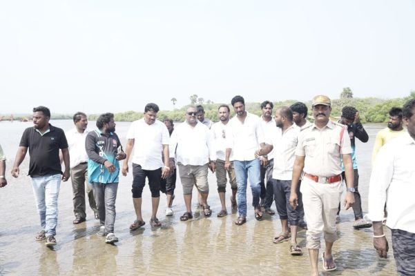 పూడిమడకలో ఉప్పుటేరును పరిశీలించిన ఎమ్మెల్యే సుందరపు విజయ్ కుమార్