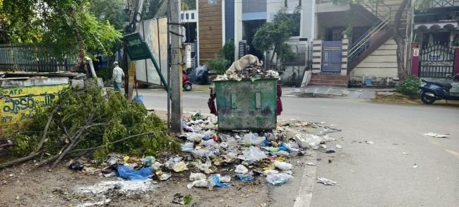 నగరంలో చెత్త నిర్వహణపై స్థానికుల తీవ్ర అసంతృప్తి