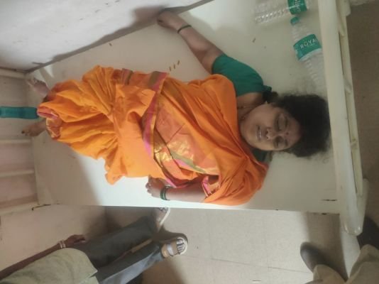 కాచిగూడ ఎక్స్‌ప్రెస్‌లో వృద్ధురాలి మృతి