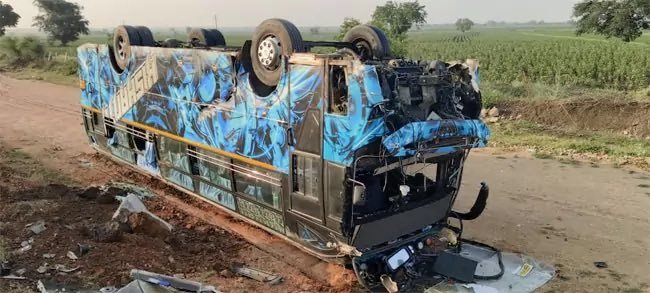 జోగులాంబ గద్వాల జిల్లాలో ఘోర రోడ్డు ప్రమాదం