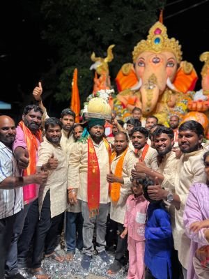 రికార్డు ధర పలికిన గణపతి లడ్డూ
