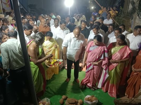 బుచ్చిలో పలు వార్డులలో శంకుస్థాపనలు చేసిన ఎంపి, ఎమ్మెల్యే 