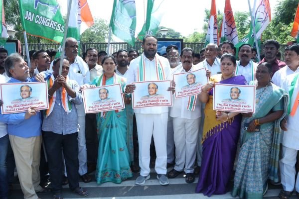 SIRపై కాంగ్రెస్ సమరం.. ఈసీకి వ్యతిరేకంగా పెద్దపల్లిలో ధర్నా
