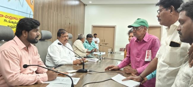 ప్రజా సమస్యల పరిష్కార వేదికలో 19 అర్జీలు --- కమిషనర్