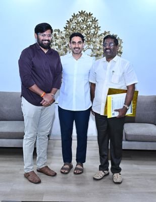 మంత్రి లోకేష్ ను కలిసిన అంధుల క్రికెట్ జట్టు మాజీ కెప్టెన్ అజయ్ కుమార్ రెడ్డి