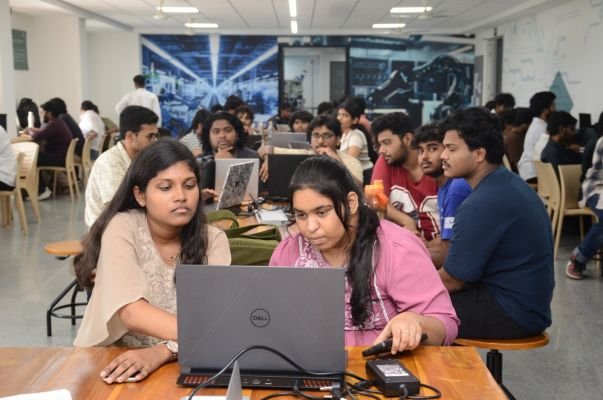 ఏఐ-ఆధారిత ఫార్మకోవిజిలెన్స్ పై శిక్షణ ఐఐటీ హైదరాబాదు నిపుణులతో గీతం ఫార్మసీ విద్యార్థుల నైపుణ్యాభివృద్ధి