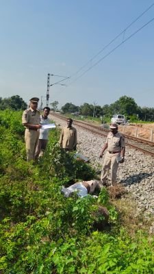 రైలు ఢీకొని యువకుని మృతి రైల్వే ఎస్ఐ సాధు లింబాద్రి