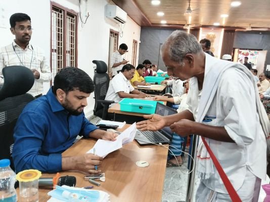 పీజీఆర్‌ఎస్ అర్జీలను జాప్యం లేకుండా పరిష్కరించాలి