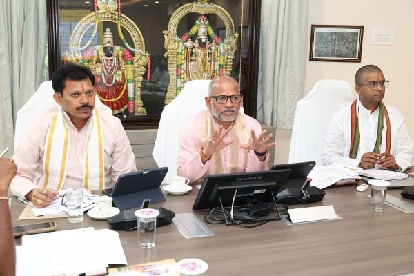 శ్రీవారి సాలకట్ల బ్రహ్మోత్సవాల తరహాలోనే నవరాత్రి బ్రహ్మోత్సవాలను మరింత విజయవంతం చేయాలి