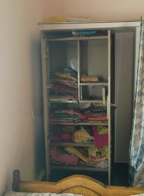 కొడంగల్ రోడ్డు మార్గంలో ప్రభుత్వ ఉద్యోగి ఇంట్లో భారీ చోరీ, మూడు తులాల బంగారం అపహరణ