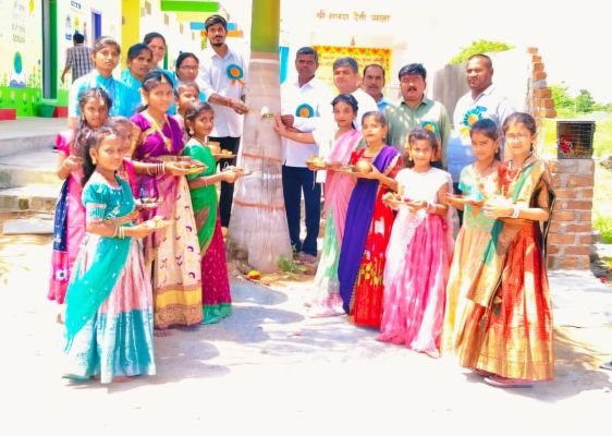 సంస్కార్ విద్యాలయంలో వృక్ష రక్షాబంధన్.