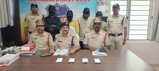 వడ్ల లారీని అడ్డగించి రూ.1.20 లక్షలు డిమాండ్.. నలుగురు అరెస్టు