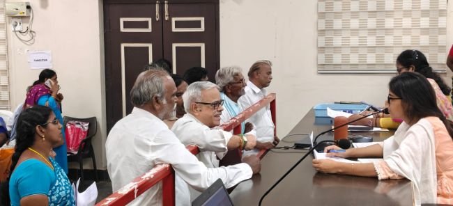 నిర్దేశిత గడువులో అర్జీలకు పరిష్కారం చూపాలి 