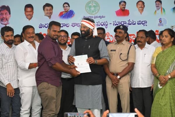 అర్హులందరికీ ప్రభుత్వ సాయం అందిస్తాం: మంత్రి ఉత్తమ్‌ కుమార్‌ రెడ్డి
