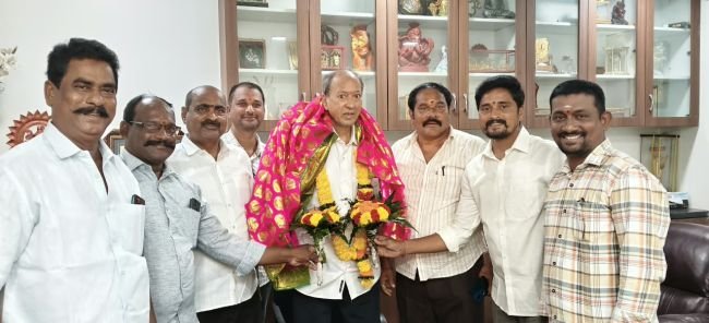 ఘనంగా లోకబంధు విద్యాసంస్థల అధినేత తూముల పుట్టిన రోజు వేడుకలు:
