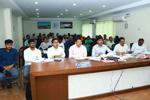 ప్రభుత్వ పాఠశాలల్లో సరైన వాతావరణాన్ని విద్యార్థుల కల్పించాలి.... జిల్లా కలెక్టర్ బి చంద్రశేఖర్.  