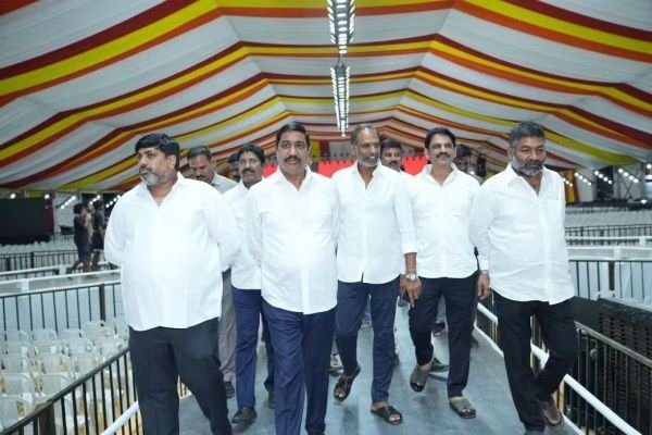 రామాపురంలో పల్లెపండుగ ఏర్పాట్లు పరిశీలన