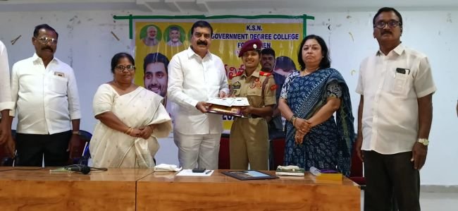 యువత భవితకు భరోసా కార్యక్రమంలో ఎంపీ అంబికా లక్ష్మీనారాయణ