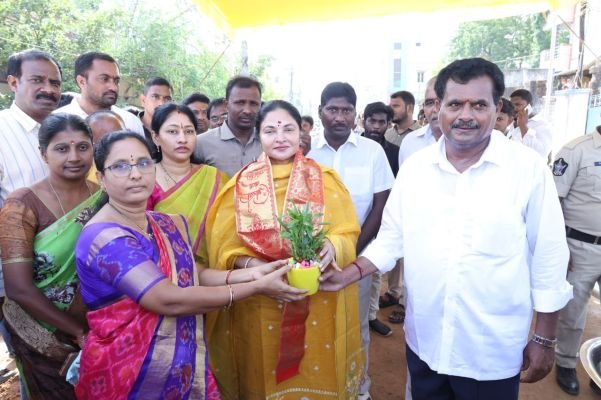   *‘అభివృద్ధిలో వివక్షకు తావులేదు.. అన్ని వార్డుల్లో శరవేగంగా అభివృద్ధి పనులు’: ఎమ్మెల్యే వేమిరెడ్డి ప్రశాంతి రెడ్డి 