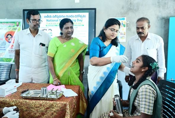 విద్యార్థులకు నులిపురుగుల నివారణ మాత్రలు