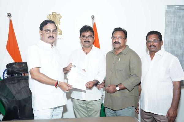 నరసాపురం–విశాఖ డైలీ ఎక్స్‌ప్రెస్‌ను పునరుద్ధరించాలి