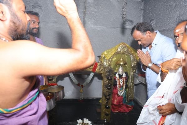 శ్రీశ్రీశ్రీ ప్రాచీన శివరామ క్షేత్ర ఆలయంలో ఎమ్మెల్యే కోమటిరెడ్డి రాజగోపాల్ రెడ్డి ప్రత్యేక పూజలు
