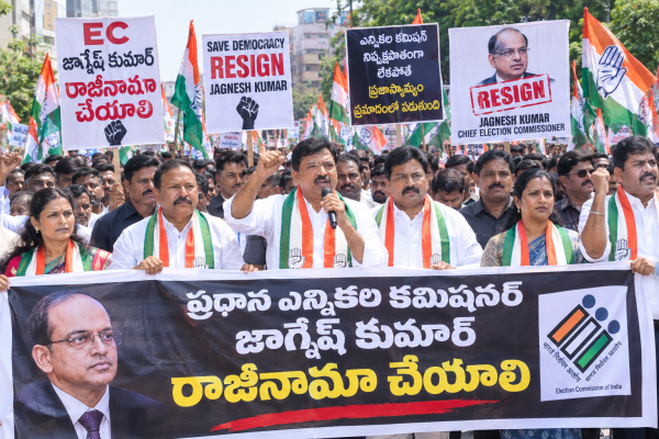 ప్రధాన ఎన్నికల కమిషనర్ జాగ్నేష్ కుమార్ రాజీనామా చేయాలి  టిపిసిసి ఆధ్వర్యంలో భారీ ర్యాలీ  పాల్గొన్న మంత్రులు, ఎమ్మెల్యేలు