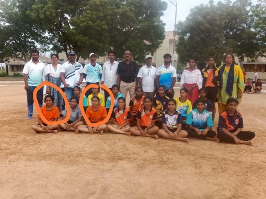 ఏపీ మోడల్‌ స్కూల్‌ విద్యార్థినులు ఖోఖోలో - ప్రతిభ  రాష్ట్రస్థాయి ఖోఖోకు ఇద్దరు విద్యార్థినులు..