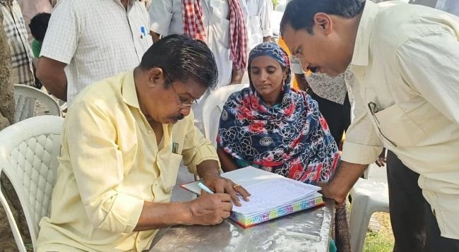 నంద్యాలలో జాతీయ రహదారి ప్రక్కన చెట్టు కింద విజయ్ పాల డైరీ 39 వ సర్వ సభ్య సమావేశం